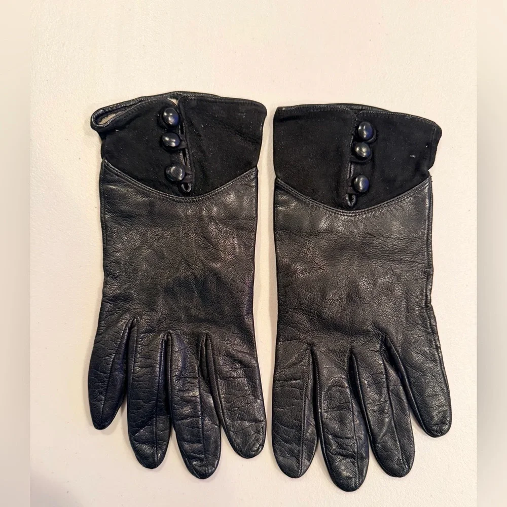 VINTAGE: Bloomingdale’s | ladies lambskin leather & suede gloves. Size: 7.